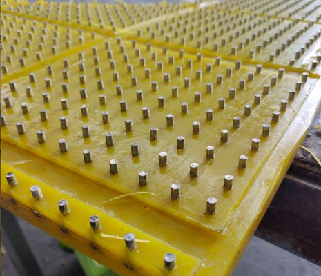 হলুদ রোটারি টেবিল পিইউ ম্যাটেরিয়াল অ্যান্টি স্লিপ ম্যাট পরিধান প্রতিরোধী ডিজাইন আইএসও ৯০০১ প্রয়োজনীয়তা পূরণ করে ভারী ব্যবহারের জন্য আদর্শ